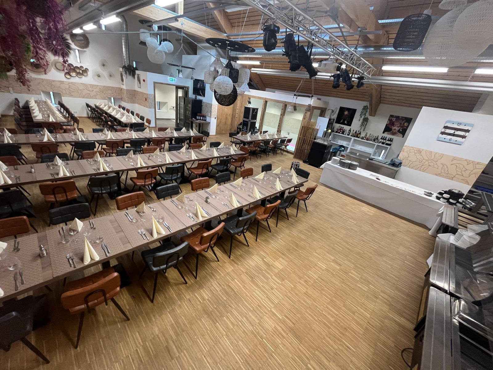 Salle des fêtes du Bistro an Henkes aménagée pour un mariage